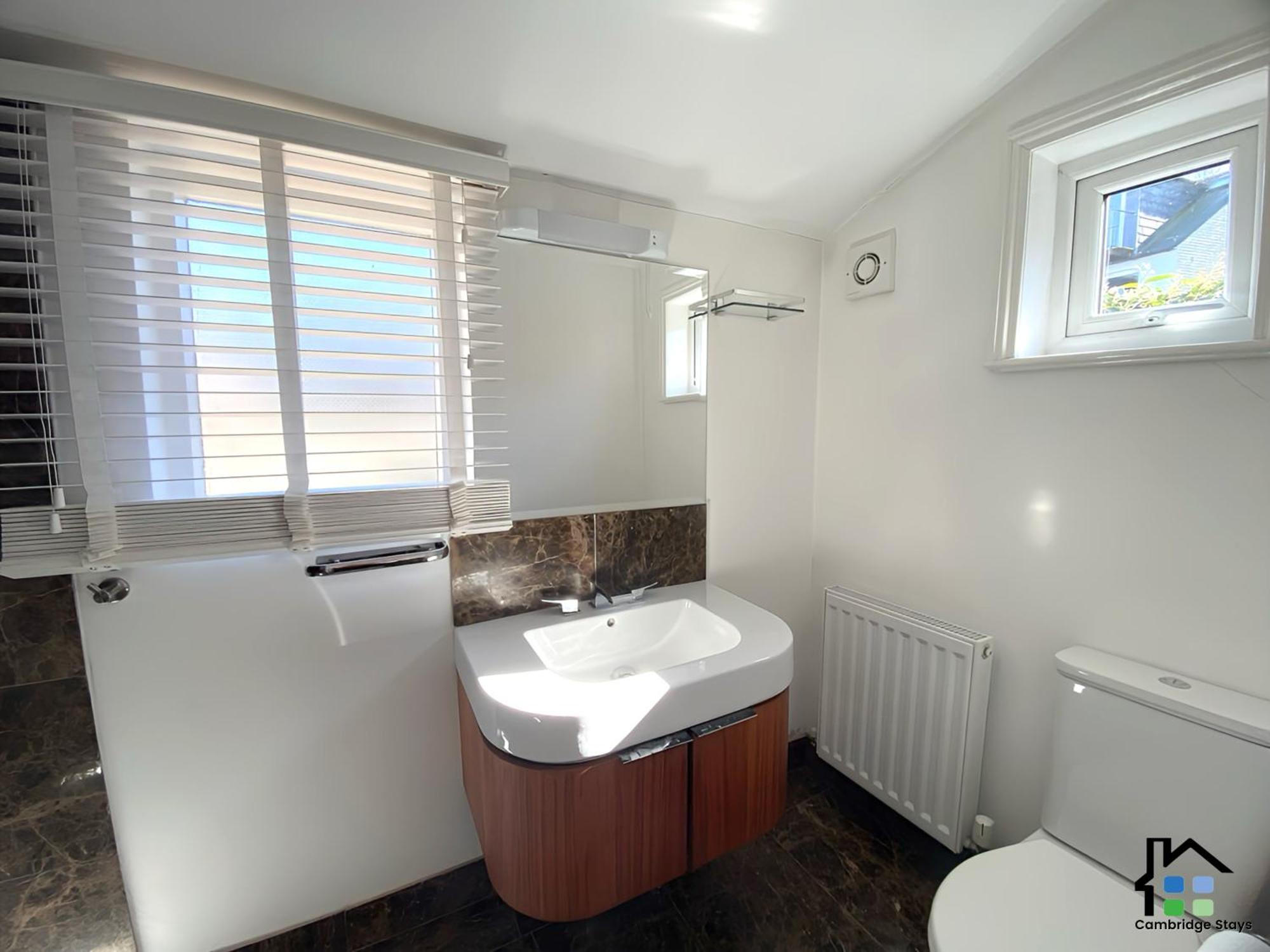 Cambridge Stays 3Br House, Easy Walk To City Center, 2 Showers, Garden, 2 Free Parking Spaces Bagian luar foto
